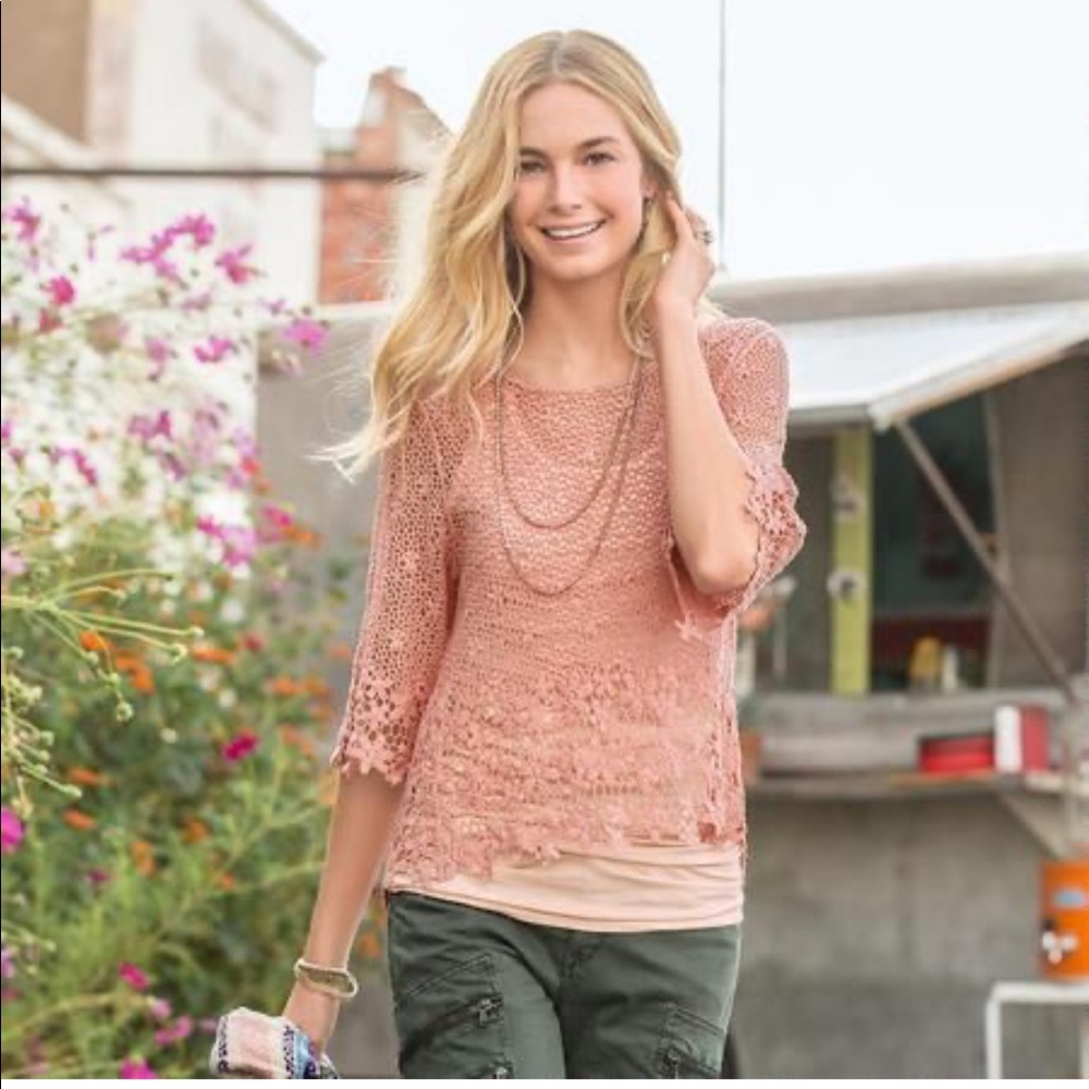 BLUE TASSEL: NWOT Pink Crochet Top